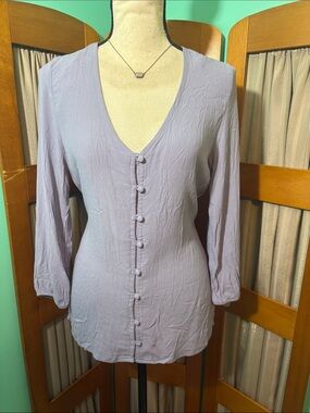 Button-Front V-Neck Long Sleeve Top in Light Lavender